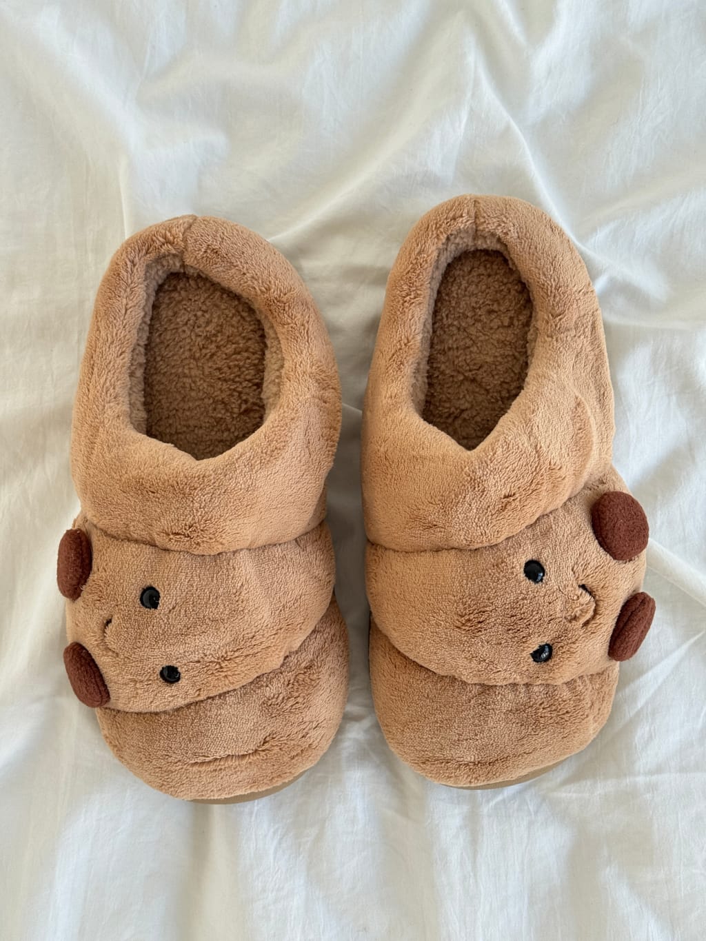Croissant Hugs Flip-flops