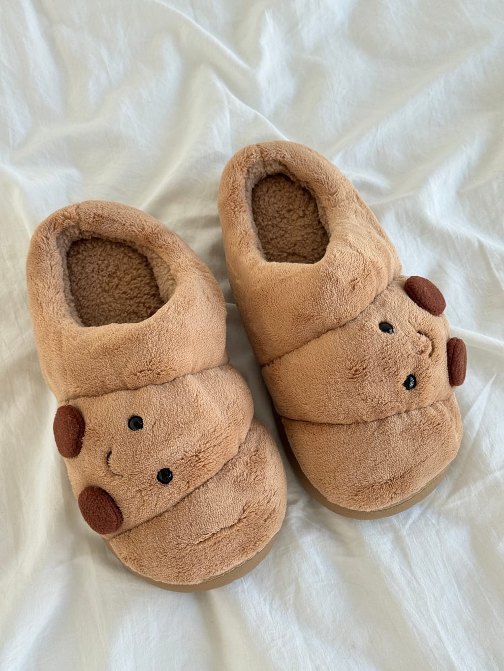 Croissant Hugs Flip-flops