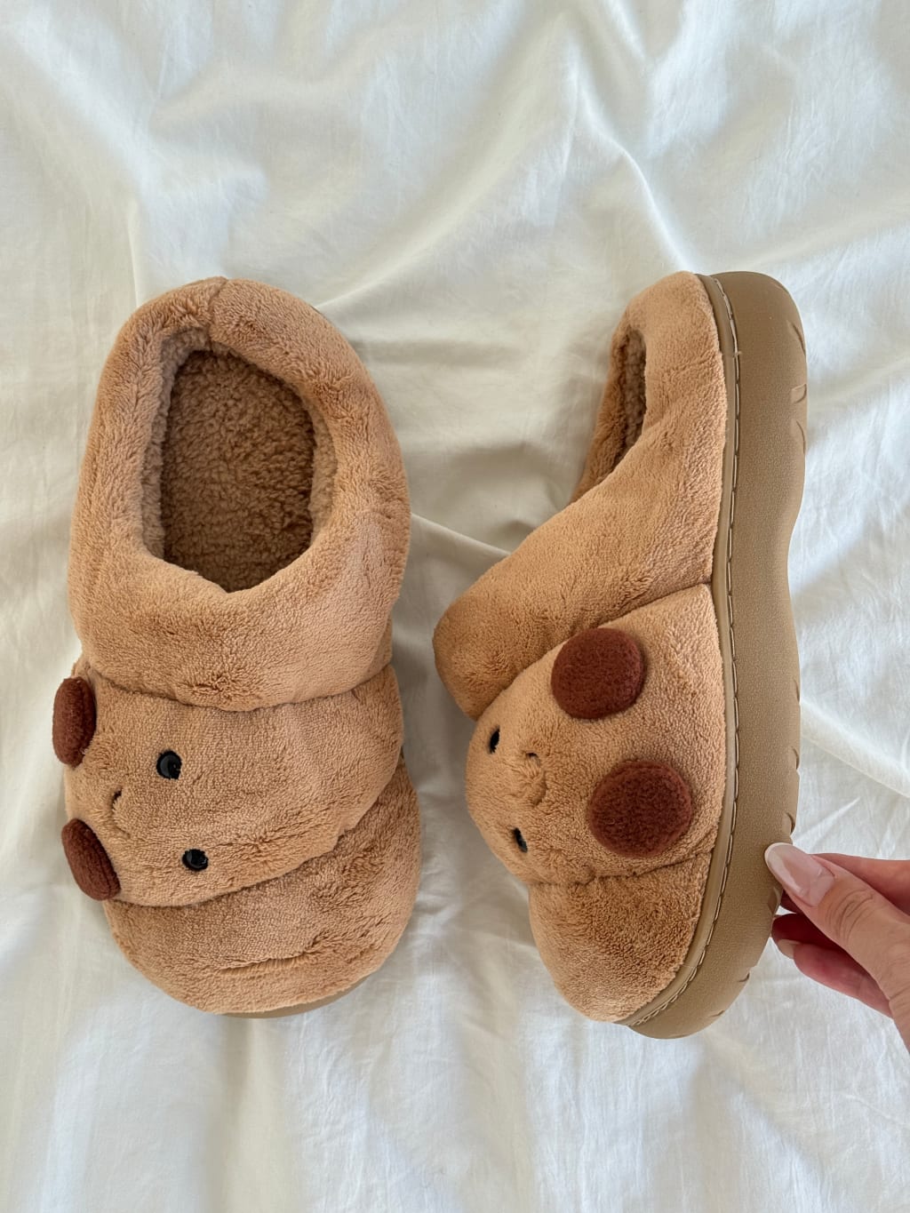 Croissant Hugs Flip-flops